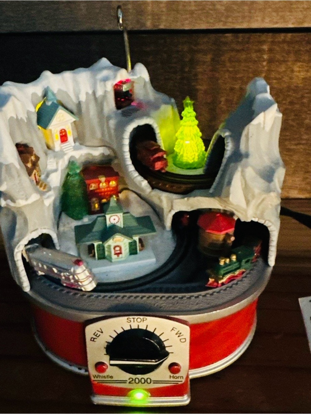 Millenium express Holiday Mountain Train Set with Green Tree - Unbranded